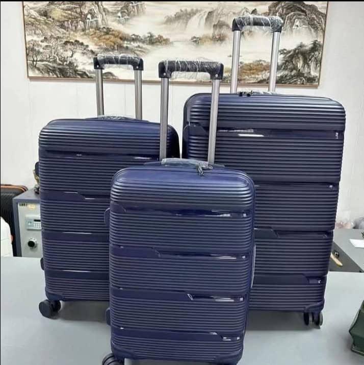 Valise de voyage et pour la maison , incassable.
